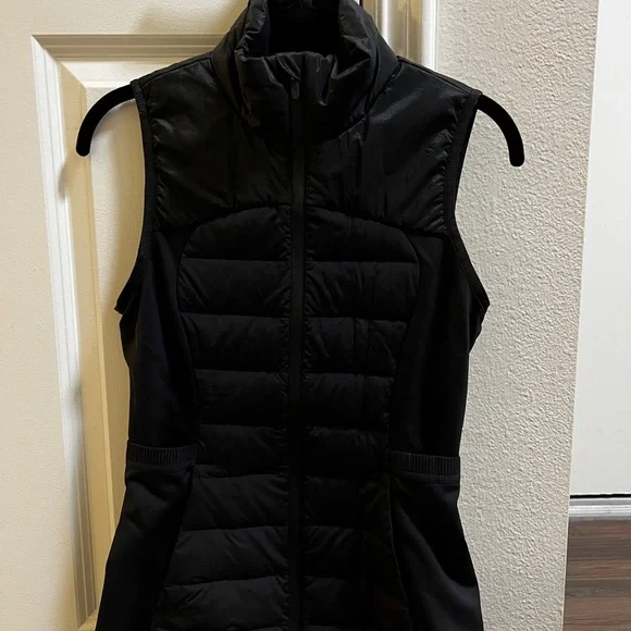 Women's Black Puffer Vest - Picture 6 of 8